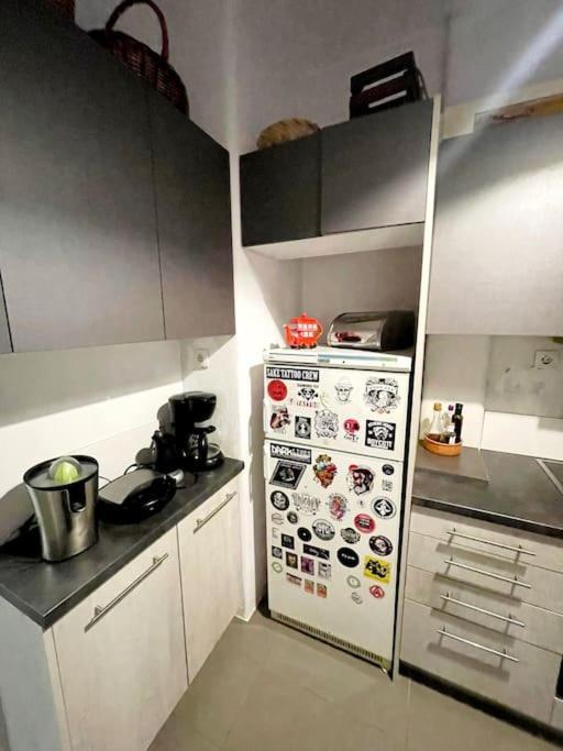 Apartment 20' From The Airport,20' From The Center Of Athen