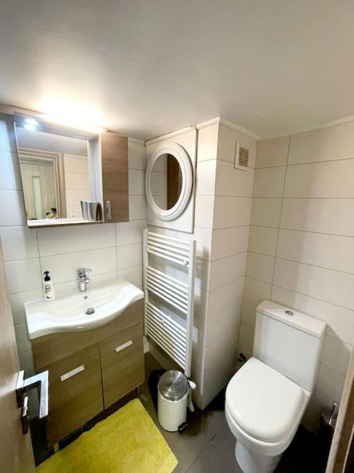Apartment 20' From The Airport,20' From The Center Of *