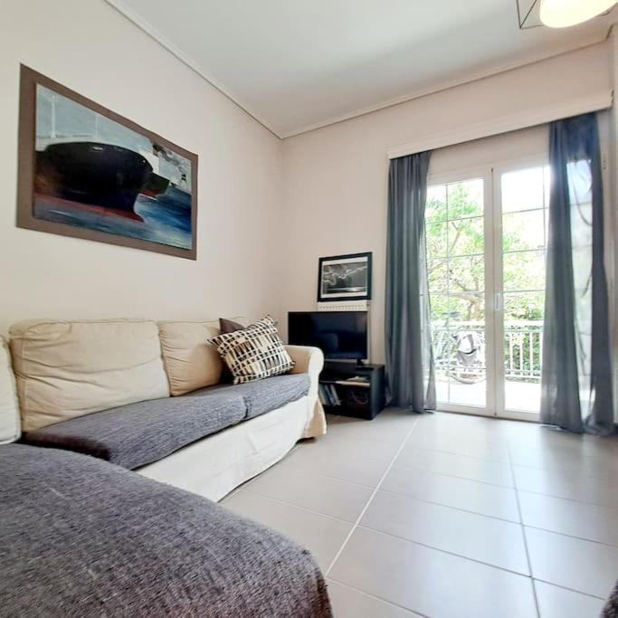 Apartment 20' From The Airport,20' From The Center Of Athen
