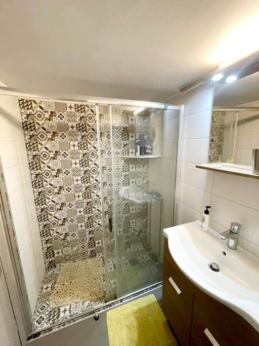 Apartament 20' From The Airport,20' From The Center Of